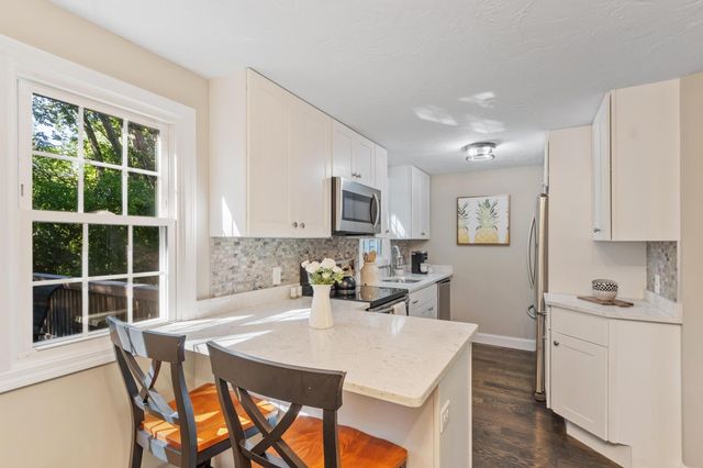 15 Tiffany Cir 15, Millbury, MA 01527