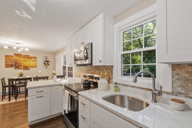 15 Tiffany Cir 15, Millbury, MA 01527