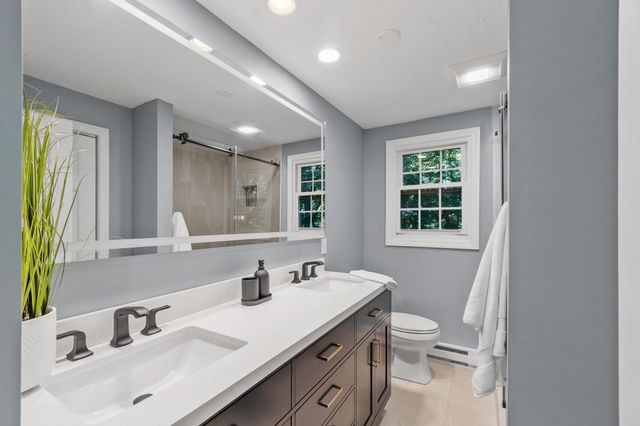 15 Tiffany Cir 15, Millbury, MA 01527