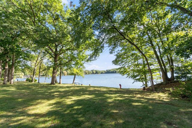 15 Tiffany Cir 15, Millbury, MA 01527