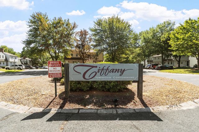 15 Tiffany Cir 15, Millbury, MA 01527