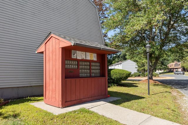 15 Tiffany Cir 15, Millbury, MA 01527