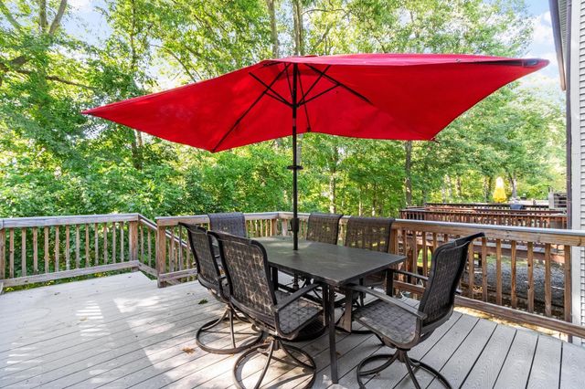 15 Tiffany Cir 15, Millbury, MA 01527