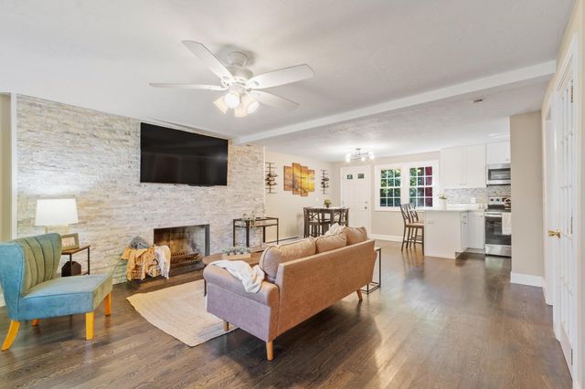 15 Tiffany Cir 15, Millbury, MA 01527