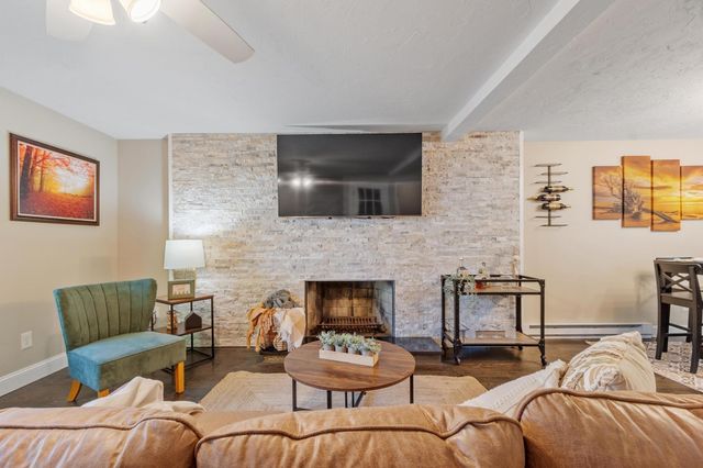 15 Tiffany Cir 15, Millbury, MA 01527