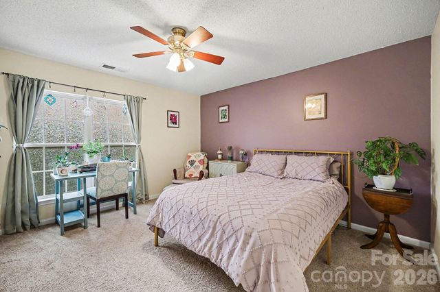 8048 Stoneham Court, Matthews, NC 28105