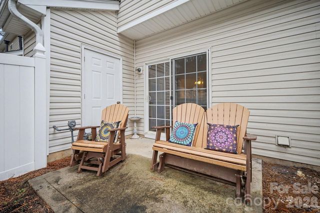 8048 Stoneham Court, Matthews, NC 28105