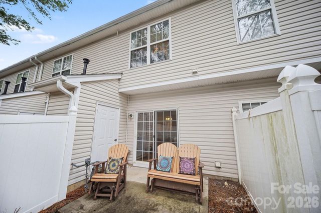 8048 Stoneham Court, Matthews, NC 28105