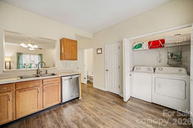 8048 Stoneham Court, Matthews, NC 28105