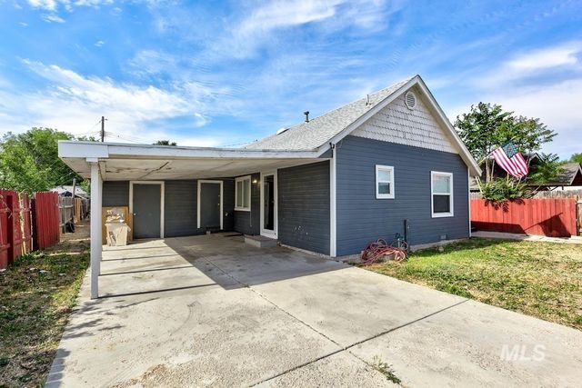 2212 Willow St, Caldwell, ID 83605