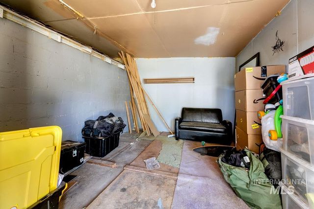 2212 Willow St, Caldwell, ID 83605
