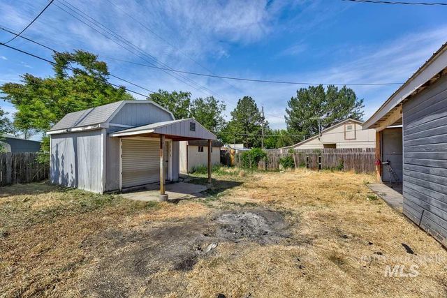 2212 Willow St, Caldwell, ID 83605