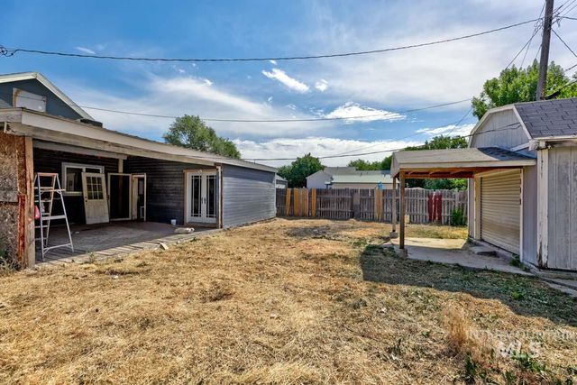 2212 Willow St, Caldwell, ID 83605