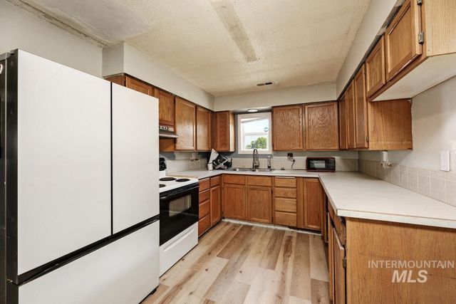 2212 Willow St, Caldwell, ID 83605