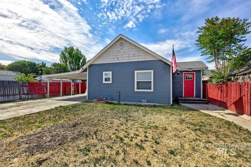 2212 Willow St, Caldwell, ID 83605