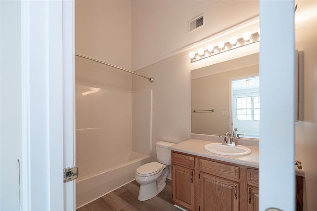 305 Berrington Ct, Bethel Park, PA 15102