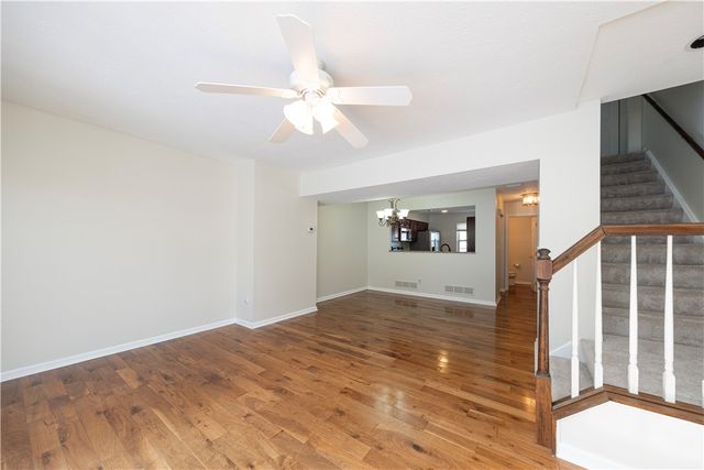 305 Berrington Ct, Bethel Park, PA 15102