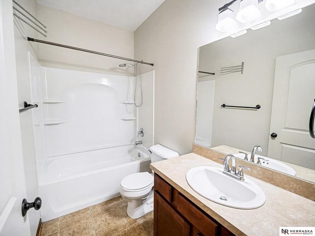 7140 Countryview Road, Lincoln, NE 68516