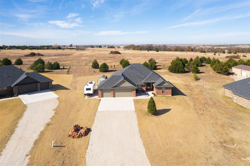 2401 Gallant Fox Terrace, Guthrie, OK 73044
