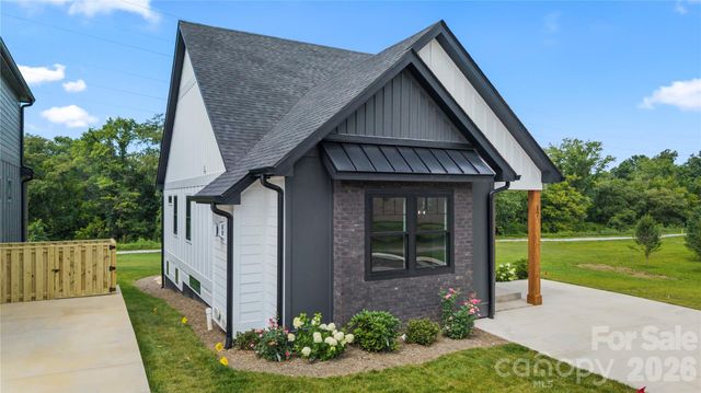 165 Martha Avenue 1, Hendersonville, NC 28792