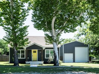 207 S Wickham Street, Alvord, TX 76225
