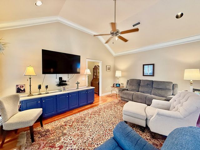 101 W Burch Street, Hartford, AL 36344