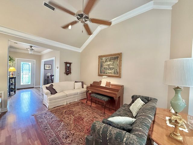 101 W Burch Street, Hartford, AL 36344