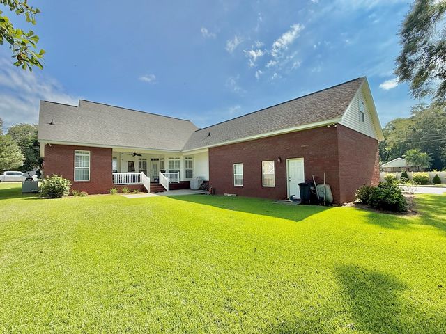 101 W Burch Street, Hartford, AL 36344