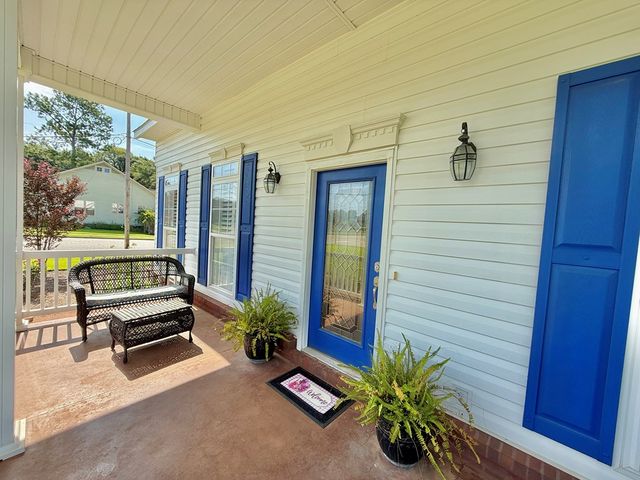 101 W Burch Street, Hartford, AL 36344