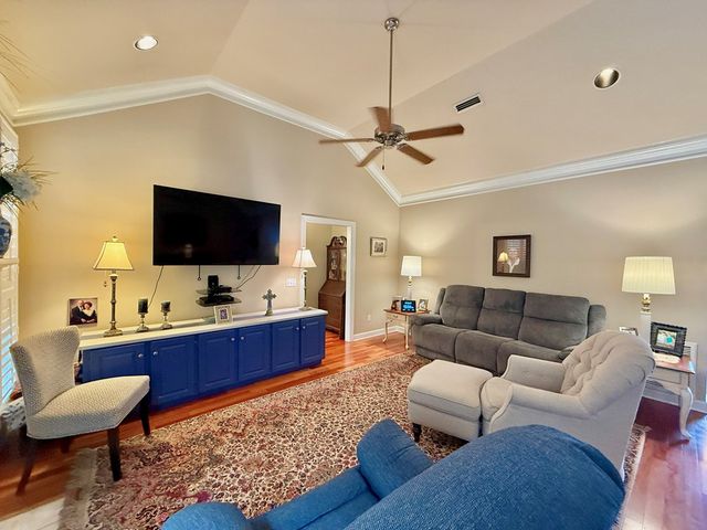 101 W Burch Street, Hartford, AL 36344