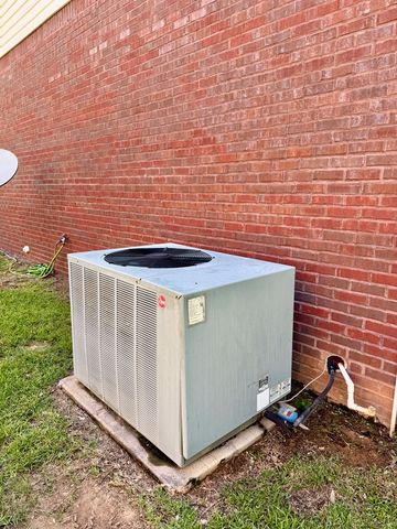 101 W Burch Street, Hartford, AL 36344