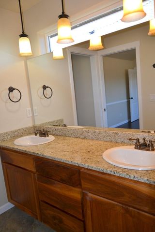172 SE Yorktown Drive, Grants Pass, OR 97527