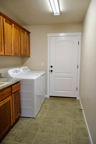 172 SE Yorktown Drive, Grants Pass, OR 97527