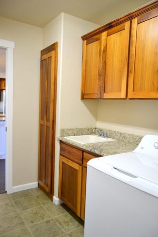 172 SE Yorktown Drive, Grants Pass, OR 97527