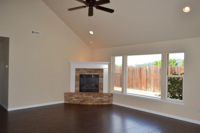 172 SE Yorktown Drive, Grants Pass, OR 97527