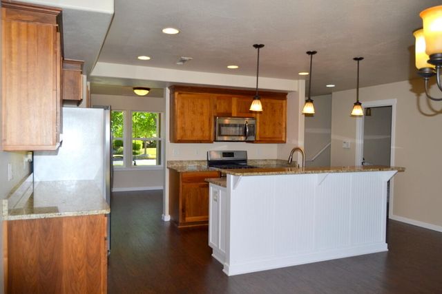172 SE Yorktown Drive, Grants Pass, OR 97527