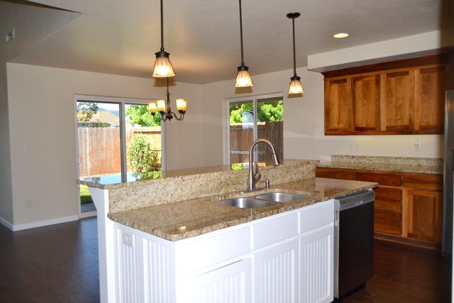 172 SE Yorktown Drive, Grants Pass, OR 97527