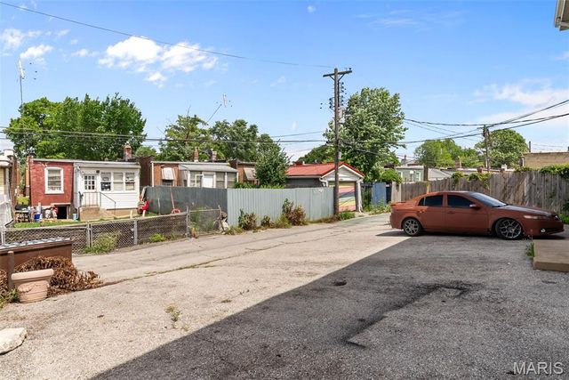 4615 Virginia Avenue, St Louis, MO 63111