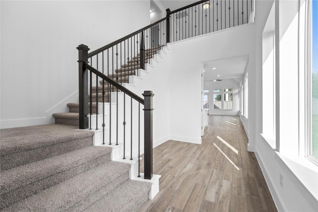 Image 12 of property listing at 6219 Deep Gulch Drive, Richmond, TX 77469