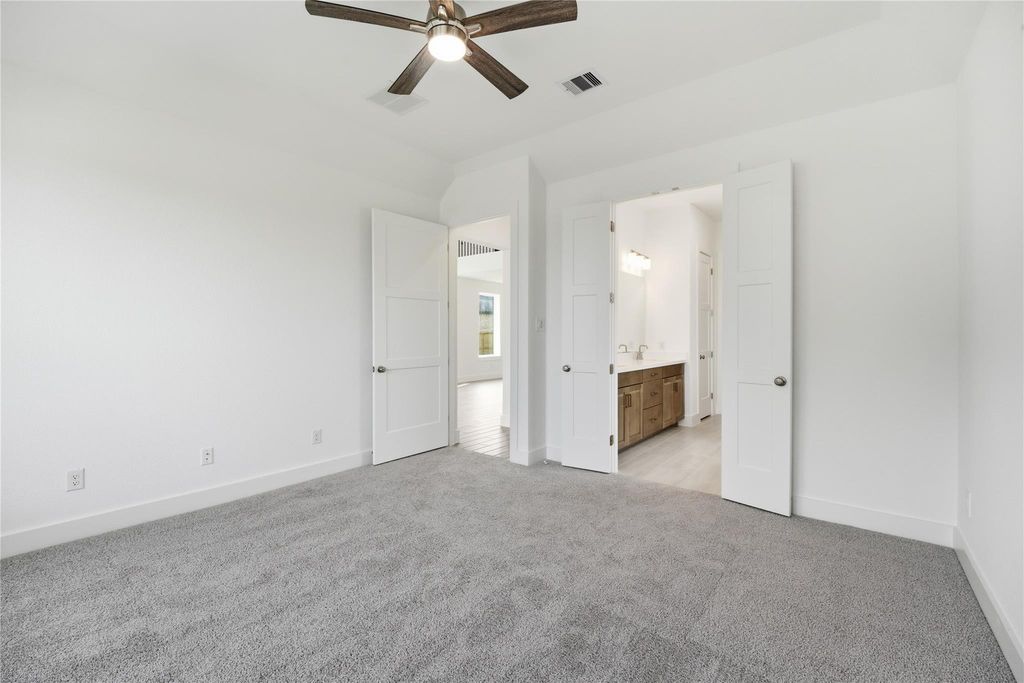 Image 27 of property listing at 6219 Deep Gulch Drive, Richmond, TX 77469