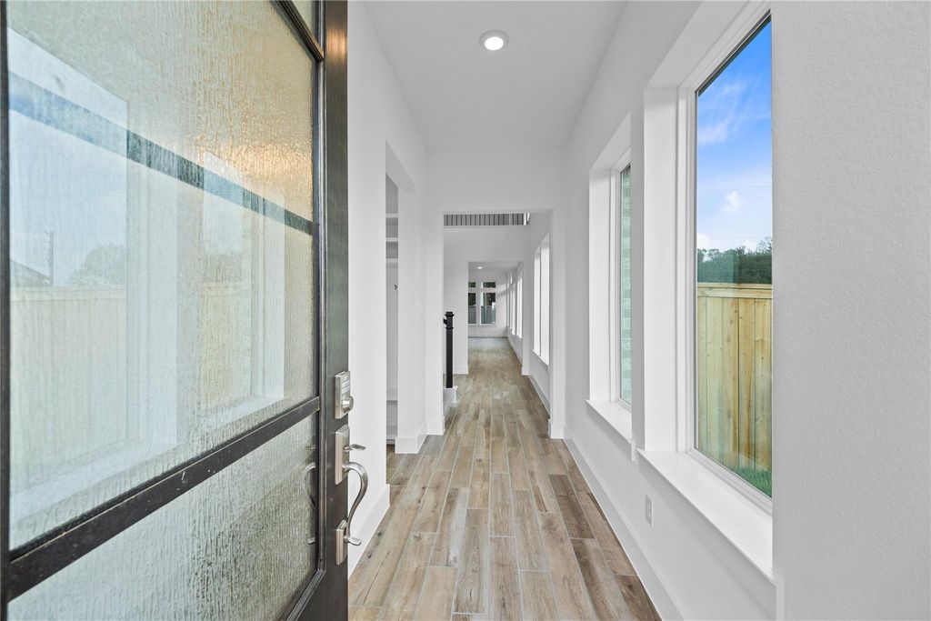 Image 6 of property listing at 6219 Deep Gulch Drive, Richmond, TX 77469