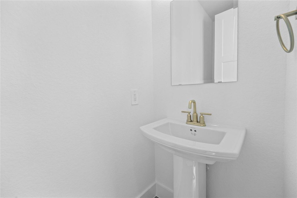 Image 7 of property listing at 6219 Deep Gulch Drive, Richmond, TX 77469