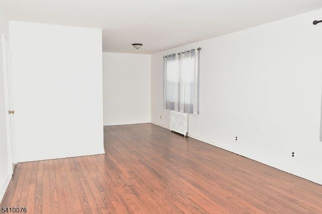 41 Elmwood Ter 41, Elmwood Park Boro, NJ 07407