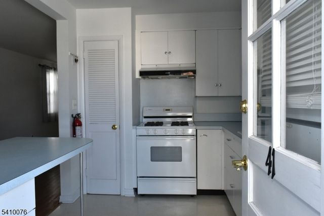 41 Elmwood Ter 41, Elmwood Park Boro, NJ 07407