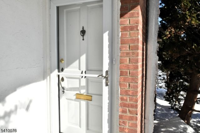41 Elmwood Ter 41, Elmwood Park Boro, NJ 07407