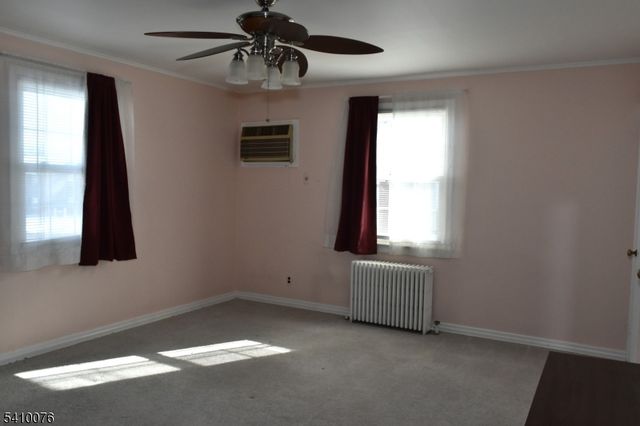 41 Elmwood Ter 41, Elmwood Park Boro, NJ 07407