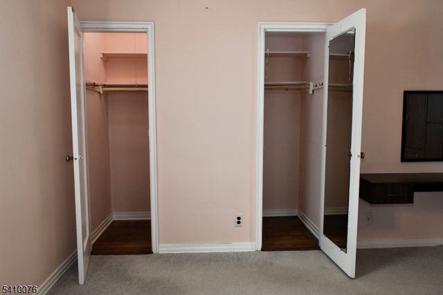 41 Elmwood Ter 41, Elmwood Park Boro, NJ 07407