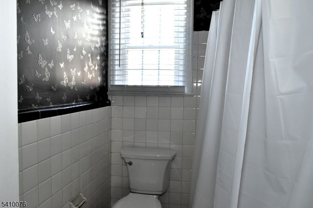 41 Elmwood Ter 41, Elmwood Park Boro, NJ 07407