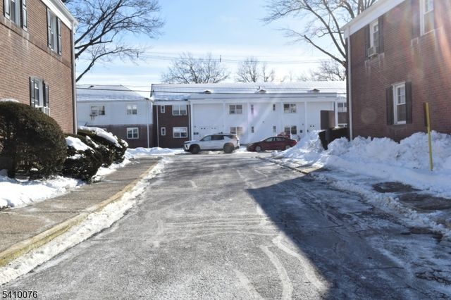 41 Elmwood Ter 41, Elmwood Park Boro, NJ 07407