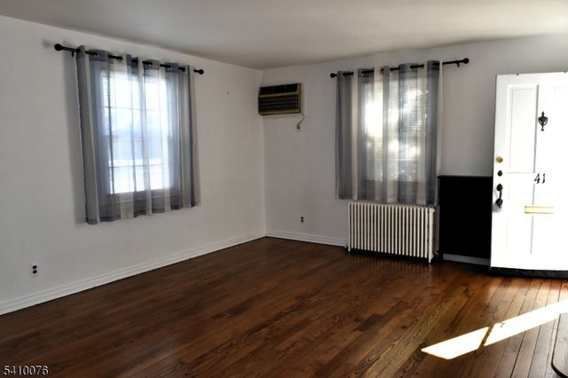 41 Elmwood Ter 41, Elmwood Park Boro, NJ 07407